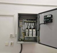 Exkluzívny obchodný priestor na prenájom v centre Dunajskej Stredy – u - Elektrická rozvodná skriňa s káblami a poistkami v obchodných priestoroch.