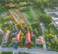 ☎️ 0918197701- Na predaj starší rodinný dom vhodný na kompletnú presta - Letecký pohľad na rodinný dom v Dunajskom Klátove s pozemkom vymedzeným červenou čiarou.