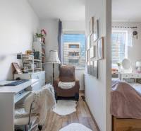 ☎️ 0918197701- PREDAJ - Nebytových priestorov Dunajská Streda - Kancelárska časť s knižnicou, oddelená spálňou. Podlaha s dreveným dekorom.