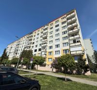  3 izbový byt s balkónom 75m2 Zvolen - Západ - Bytový dom na Tupeskej ulici vo Zvolene, vhodný pre 3-izbový byt.