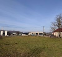 PREDAJ, Veľký stavebný pozemok v Kamenici Nad Cirochou - Pozemky - bývanie na Ružovej ulici v Kamenici nad Cirochou, sú vhodné na stavbu domu.