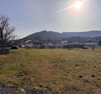 PREDAJ, Veľký stavebný pozemok v Kamenici Nad Cirochou - Pozemky na bývanie v Kamenici nad Cirochou na Ružovej ulici.
