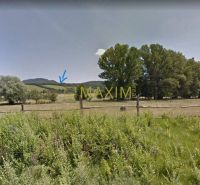Slnečný takmer hektárový pozemok (9410m²) v k.ú. Kuchyňa s nádherným p - Pastvina obklopená stromami na Rekreačných pozemkoch v obci Kuchyňa a ulice Kuchyňa.