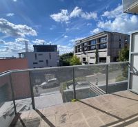 Prenájom 2 izbový 78 m2 + 30 m2 terasa,novostavba Koliba,zariadený - Balkón z 2-izbového bytu s výhľadom na Na Zlatej nohe, Bratislava - Nové Mesto.