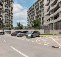 BA IV-Prenájom moderného zariadeného 1i bytu v novostavbe Čerešne - Parkovisko pri bytových domoch na Polianok v Bratislave - Dúbravke.