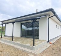 Novostavba pri jazere - 4 izbový rodinný dom v štandarde v obci Selice - Rodinný dom v Seliciach s terasou a pokojnou záhradou pri rieke.