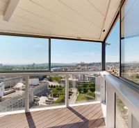 RIVERS | Exkluzívny byt s panoramatický výhľadom a parkovaním - Výhľad z balkóna v Starom Meste na ulici Landererova, z 4-izbového bytu.