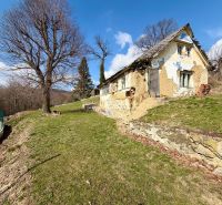 Na predaj slnečný pozemok, 1066 m², rodinný dom (LV),  Lubina - Stará budova na pozemku v Lubine, Lubina, vhodná na bývanie alebo rekonštrukciu.