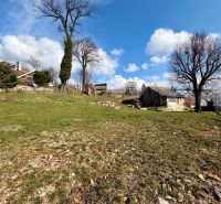 Na predaj slnečný pozemok, 1066 m², rodinný dom (LV),  Lubina - Jarná panoráma z ulice v Lubine ideálna pre Pozemky - bývanie.