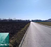 SENEC - NA PREDAJ stavebný pozemok pre šport a rekreáciu - pre develop - Cesta vedúca popri kraji poľa na ulici Slnečné jazerá sever v Senci.