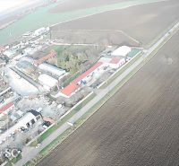 SENEC - NA PREDAJ stavebný pozemok pre šport a rekreáciu - pre develop - Letecký pohľad na priemyselnú oblasť v Senci pri Slnečných jazerách sever.
