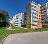 2 - izbový byt Trenčianske Teplice 47m2 + balkón  - Farebné panelové domy v Trenčianskych Tepliciach na ulici Štvrt SNP s okolím.
