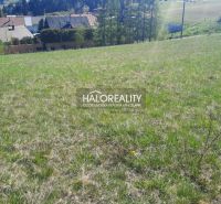 Predaj, pozemok pre rodinný dom   726 m2 Gánovce - Z... - Pozemky v Gánovciach ideálne na bývanie, s výhľadom na okolitú krajinu a domy.