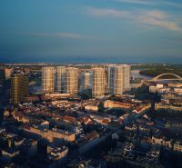 PRENÁJOM vnútorné parkovacie státie v garáži Sky Park – Tower 3 - Letecký pohľad na architektúru v Bratislave s mostom a budovami pri rieke.