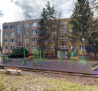 Svetlý 4-izbový byt s krásnym výhľadom Kramáre, Bardošova, Nové Mesto - Bytový dom s ihriskom na Bárdošovej ulici v Bratislave - Novom Meste.
