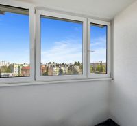 Na prenájom príjemný 3 izbový byt, Vrakuňa, 77 m2. - Výhľad z loggie v 3-izbovom byte na Kríkovej ulici v Bratislave - Vrakuni.