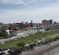 Prenájom 2i-byt s lodžiou s krásnym výhľadom na Račianskej ulici - Pohľad na mestskú krajinu v Bratislave z ulice Račianska.