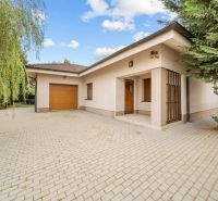 5 IZB.ROD.DOM S UNIKÁTNYM POZEMKOM - JURSKÁ, NOVÉ MESTO - Rodinný dom na Jurskej ulici v Bratislave - Nové Mesto s garážou a zeleňou.