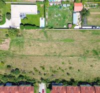 Stavebný pozemok pre developerov | 4205 m² | Miloslavov - Letecký pohľad na developerské pozemky v Miloslavove na Slnečnej ulici, vhodné pre stavbu.