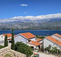 CHORVÁTSKO - Dom s krásnym výhľadom na Velebit a more - VINJERAC - Rodinné domy vo Vinjeraci s výhľadom na more a horské panorámy.