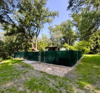 Celoročne obývateľná chata v Gabčíkove na 150 m² pozemku pri Dunaji - Chata v Gabčíkove obklopená zeleňou pri rieke s oploteným pozemkom.