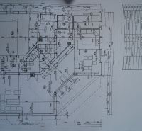 ,,,EXKLUZÍVNE,,,PREDAJ PRIESTRANNÉHO 5 IZB.RD V PEZINKU / LIMBACH - Pôdorys rodinného domu ukazuje rozloženie izieb a stavebné rozmery.