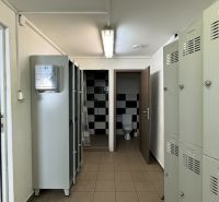 ODSTÚPENIE gastro prevádzky PIZZA Top v Nitre - Skladové priestory s šatňou, sprchou, úložnými skrinkami a hygienickým zariadením.