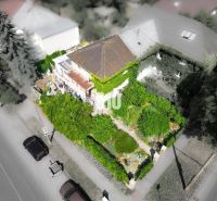 Rodinný dom s príbehom na výnimočnom mieste – Gaštanová ulica - Rodinný dom v Bratislave - Staré Mesto obklopený hustou zeleňou a stromami.