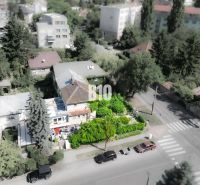 Rodinný dom s príbehom na výnimočnom mieste – Gaštanová ulica - Rodinný dom v Bratislave - Starom Meste obklopený zeleňou, s priľahlou záhradou.