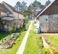 Rozvojový pozemok s existujúcou zástavbou – Jadranská ulica, Bratislav - Záhrada s kvetinovou výsadbou v oblasti Pozemky - bývanie na Jadranskej ulici, Bratislava IV.