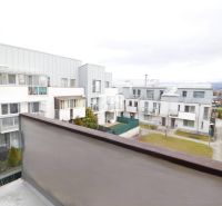 Na prenájom 2i. BYT s terasou a balkónom NOVÝ Martin - Výhľad z balkóna v 2-izbovom byte v Martine na moderné bytové domy.