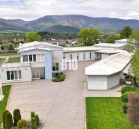 Výrobné a skladové priestory na prenájom Košťany nad Turcom - Výrobné priestory v Košťanoch nad Turcom s upravenou záhradou a horským pozadím.