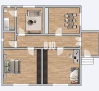 Rodinný dom s rovinatým 10a pozemkom - Pôdorys rodinného domu s nábytkom, podlahou s dreveným dekorom a viacerými miestnosťami.