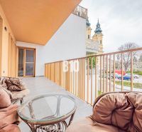 Výnimočný byt s panoramatickým výhľadom na Zobor - Balkón 3-izbového bytu v Nitre ponúka pohľad na centrum mesta.