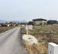 PRESTÍŽNY STAVEBNÝ POZEMOK S PROJEKTOM – ROSINA PRI ŽILINE - Pozemky - bývanie v Rosine, pokojná lokalita s výhľadom na okolité domy a prírodu.