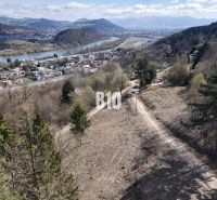 Slnečný rekreačný pozemok - Strážov - Pozemky - bývanie v Žiline s panorámou rieky a okolitých kopcov.