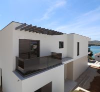 Chorvátsko, Žaborič - vila s krásnym výhľadom na more - Vila v Žaboriči s terasou a výhľadom na more, moderná architektúra.