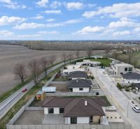 DUNAJSKÁ STREDA- 4i moderná novostavba RD s tep. čerpadlom + garážou - Exteriér rodinných domov na Ulici Vojvodcu Arpáda v Dunajskej Strede s okolím prírody.