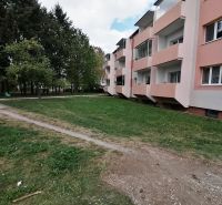 1 izbový byt na predaj rekonštrukcia, Martin centrum, nový balkón - Bytový dom na Záborského ulici v Martine obklopený zeleňou a chodníkmi.