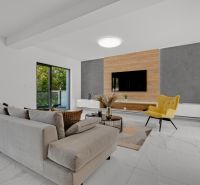 Na predaj nádherný 4 izbový luxusný byt,176 m2 + terasy 55 m2,2 garáž. - Obývacia izba v 4-izbovom byte s gaučom, televízorom a žltým kreslom na mramorovej dlažbe.