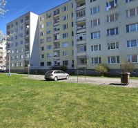 Na predaj 2 izbový byt Zvolen, 64 m2 - Exteriér bytového domu na ulici M.R. Štefánika v meste Zvolen.