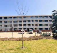 MODERNÝ 2i byt, POD VINICOU, LOGGIA, PARKING, Nové Mesto - Na ulici Skalická cesta stojí moderný bytový dom, ideálny pre dvojizbový byt.