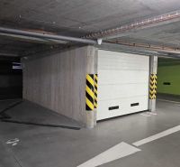 PREDAJ -  Garáž  na ulici Údernícka - Garáže na Úderníckej ulici v Bratislave - Petržalke s betónovými stenami a rolovacou bránou.
