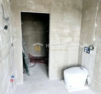 Výnimočný 5-izbový rodinný dom Šajdíkove Humence - Jadro v rozostavanom rodinnom dome s prípravou na elektroinštaláciu a sanitárne zariadenia.