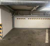 PRENÁJOM – 2-izbový veľkometrážny byt – Mostná, Nitra - Parkovacie miesto so vzduchotechnikou a dlažbou vo vnútornom priestore.