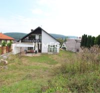 Exkluzívne na predaj rodinný dom v Humennom - Rodinný dom na Brestovskej ulici v Humennom, obklopený prírodou a zeleným pozemkom.