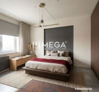 Na predaj - 3izbový byt s pozemkom a garážou v meste Humenné - Harmonická spálňa v 3-izbovom byte s postelí a veľkou skriňou, podlaha s dreveným dekorom.