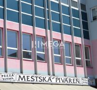 PRENÁJOM-Obchodný priestor v centre mesta Humenné-420m2 - Budova s obchodnými priestormi na námestí slobody v Humennom.