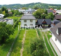REZERVOVANÝ - Pôvodný rodinný dom v obci Dlhé nad Cirochou - Rodinné domy v Dlhom nad Cirochou na Železničnej ulici, obklopené zeleňou a prírodou.