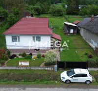 NA PREDAJ - Rodinný dom v obci PČOLINÉ - Rodinný dom na Pčoliné 45 v obci Pčoliné obklopený zeleňou a záhradou.
